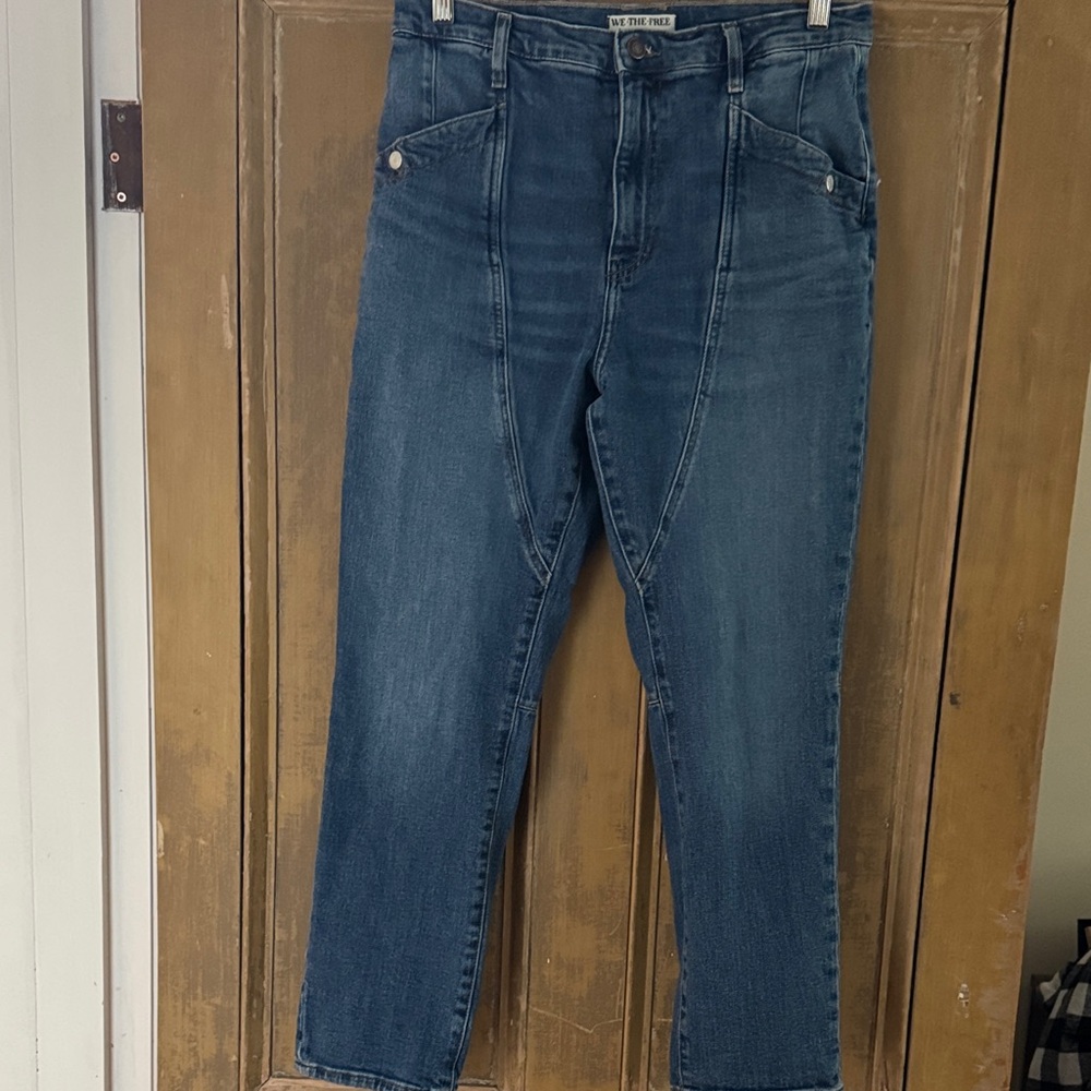 Free People Beacon mid rise cropped Relaxed Denim Jeans.